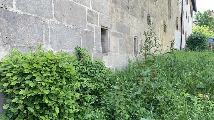 Passanten finden Neugeborenes im Freien: Einsatzkr&auml;fte suchten nach Mutter