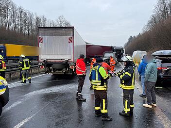 Unfallserie auf der A44 - Tote und Verletzte
