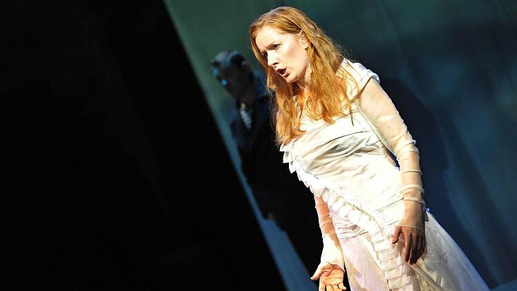 Leila Pfister als Wahrsagerin Ulrica. Foto: Andrea Kremper