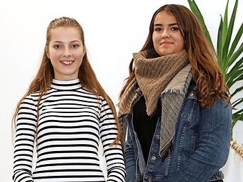 Kreisschülersprecherin Saskia Geheb (rechts) und ihre Stellvertreterin Sophie Gnaust Foto: Geiling