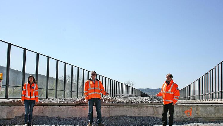 Bitte Abstand wahren - das gilt jetzt auch auf der Baustelle. Foto: L&ouml;ffler
