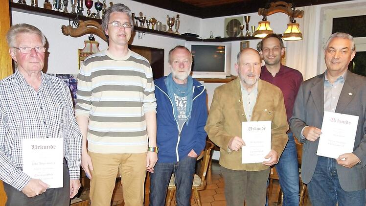 Ehrungen anlässlich der TSG-Hauptversammlung (von links): Udo Angermüller, Robert Krauß, Anton Zelger, Alfred Stegner, Markus Bischoff und Udo Samjeske  Foto: Doris Weidner