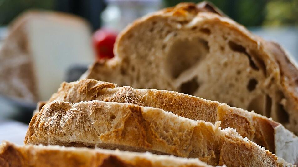 Knusprig und aromatisch: So schmeckt Landbrot. Knusprig und aromatisch: So schmeckt Landbrot.