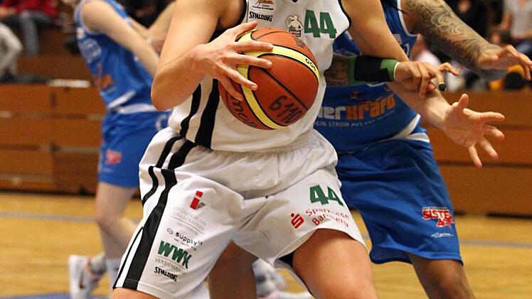 Brett Benzio versucht es mit einer K&ouml;rpert&auml;uschung.