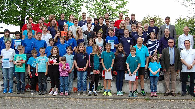 Zahlreiche Teilnehmer stellten sich dem Kreiswettbewerb der Jugendrotreuzgruppen aus dem Landkreis Bad Kissingen. Foto: Günther Straub