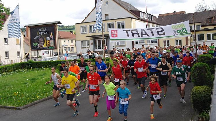 Start der Läufer auf der 11km-Strecke.