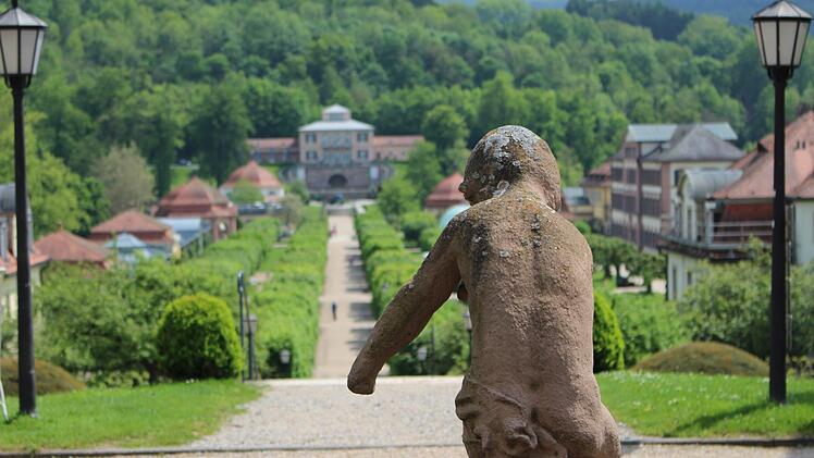 Der Blick über das königliche Staatsbad vom Fürstenhof aus Foto: Julia Raab