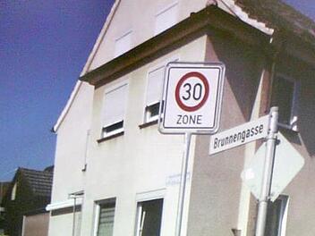 Im Ortsbereich von Schneckenlohe herrscht Tempo 30. Foto: Maria Löffler