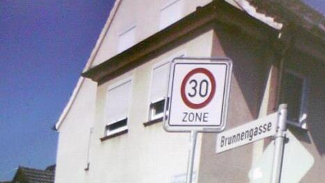Im Ortsbereich von Schneckenlohe herrscht Tempo 30. Foto: Maria Löffler