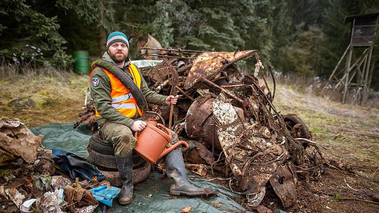 Benedikt Schmidt mit dem "Sammelsurium" Foto: Marion Eckert