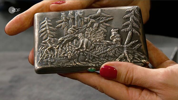 Bianca Berding datierte ein Etui mit B&auml;renmotiv zwischen 1908 und 1917.