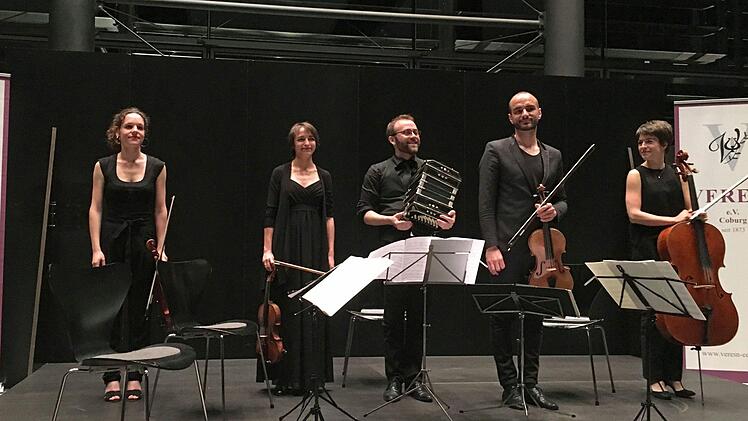 Impressionen vom Konzert mit dem Quatuor Voce und dem Bandoneonisten Pierre Cussac beim Coburger "Verein".Foto: Jochen Berger