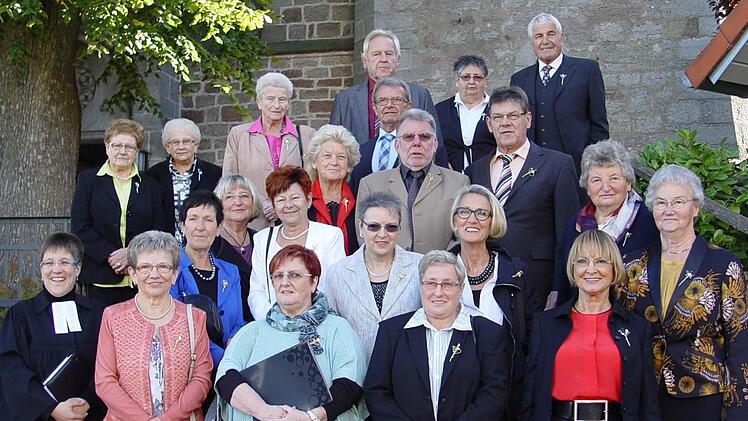 Goldene und Diamantene Konfirmation feierte eine Gruppe von evangelischen Christen aus Züntersbach und Oberzell. Foto: Brigitta Kempe-Wolf