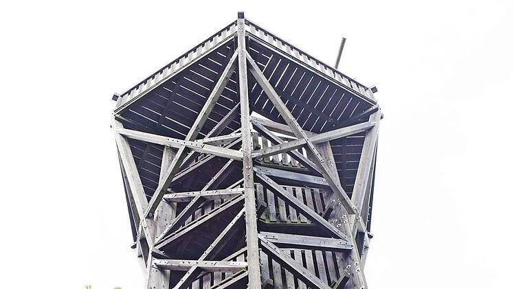 Der Aussichtsturm am Zabelstein ist leider gesperrt. Foto: Andreas Hub