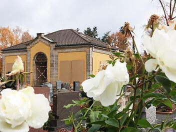 Das Kolumbarium auf dem Alten Friedhof wird saniert. Die Nachfrage nach Urnenplätze als letzte Ruhestätte im Kolumbarium ist in Forchheim schon jetzt sehr hoch.  Foto: Josef Hofbauer