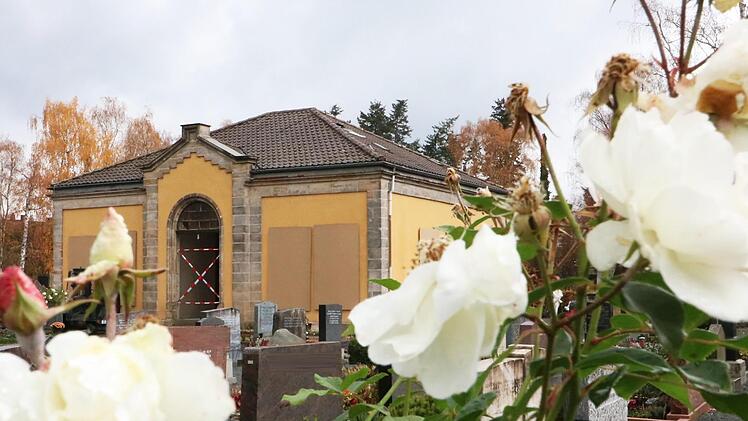 Das Kolumbarium auf dem Alten Friedhof wird saniert. Die Nachfrage nach Urnenplätze als letzte Ruhestätte im Kolumbarium ist in Forchheim schon jetzt sehr hoch.  Foto: Josef Hofbauer