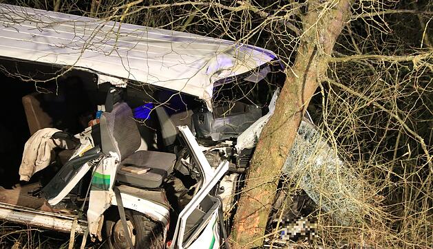 Auto prallt nach Verfolgungsjagd bei Staffelbach gegen Baum