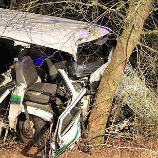 Auto prallt nach Verfolgungsjagd bei Staffelbach gegen Baum