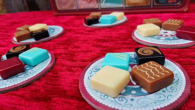 Azul: Meister-Chocolatier: Rezension des Pralinen-Puzzelspiels