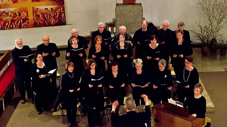 Die Kantorei "Zum guten Hirten" sang die "Passion nach Matthäus" von Johann Georg Kühnhausen.Foto: Jochen Berger