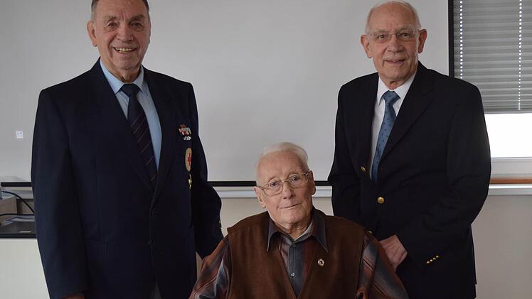 Die drei Ehrenmitglieder Dieter Lorenz, Lothar Welsch und Dr. Gerhard Beyer (von links) Foto: Daniela Pondelicek