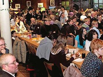 Vor zehn Jahren feierte der Freundeskreis den St. Patrick's Day im voll besetzten Saal des Gasthauses "Weberskeller". Inzwischen ist es etwas ruhiger um den Verein geworden, aber ein neues Führungsteam soll die Aktivitäten wieder in Schwung bringen. Foto: Johanna Blum (Archiv)
