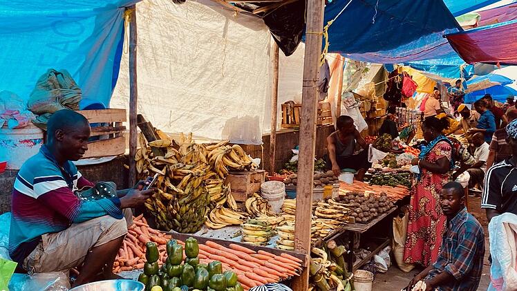 Pulsierendes Leben auf dem Markt: Alles, was gehandelt werden kann, wird verkauft.