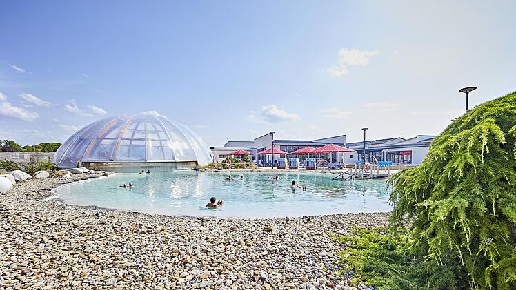 Therme, Bad, Badehaus, Schwimmen, Becken, Tauchen, Badeurlaub, Urlaub, Erlebnis, Auszeit, Freizeit, Erholung