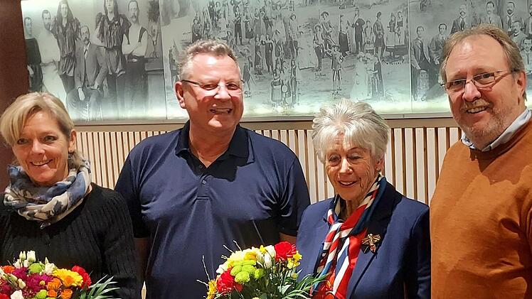 Ehrung beim Bamberger Skiclub, im Bild Barbara M&uuml;ller Deusel, Wolfgang Schubert (Vorsitzender), Ilse Deparade und Lothar Mazurek (Zweiter Vorsitzender).