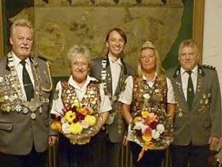 Von links: Pistolenkönig Peter Mittag, Vizekönigin Elisabeth Barthelmes, Schützenkönig Hans-Jürgen Klärner, Königin Alexandra Fröhling, Vize-Pistolenkönig Ewald Dauerer Foto: p