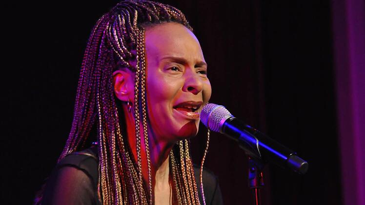 Jocelyn B. Smith ist eine charismatische Künstlerin, die nicht nur durch ihre begnadete Stimme ihr Publikum zum Toben bringt.  Foto: Peter Klopf