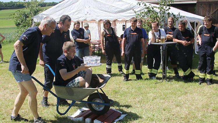 Feuerwehr Herreth beim Wassertransport Foto: Michael Stelzner