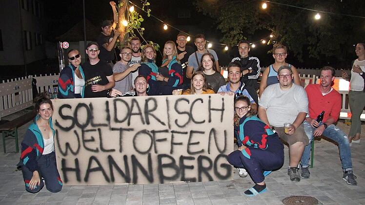 Der Hannberger Dorfplatz am Mittwochabend Foto: Richard Sänger