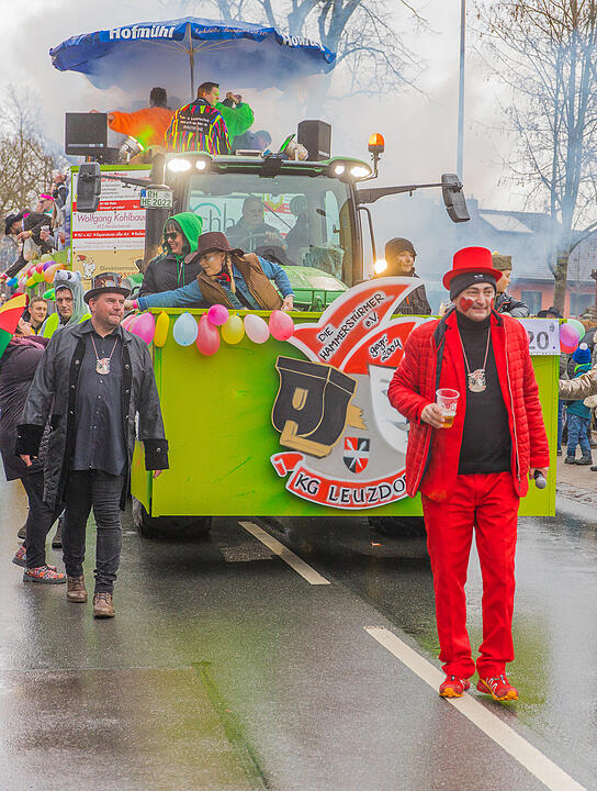 Buntes Faschingstreiben begeistert groß und klein.