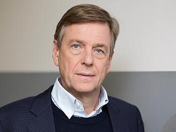 Der Moderator Claus Kleber hört nach 18 Jahren mit der Moderation des ZDF-"heute journal" auf.