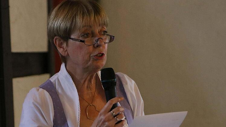 Der Musizierkreis Neustadt unter Leitung von Norbert Luche gestaltete seine Kaffeehausmusik in Meilschnitz. Die Moderation übernham Christine Luche Foto: Jochen Berger