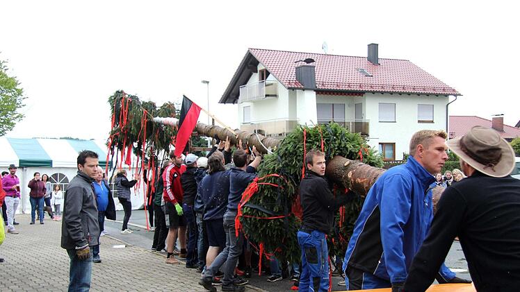 Heßdorfer Kirchweih  Foto: Richard Sänger