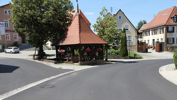 Die fertiggestellte Ortsdurchfahrt von Schnaid.  Foto: Mathias Erlwein
