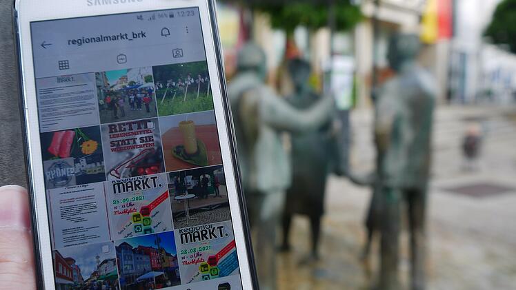 Auf  Sozialen Netzwerken wie Instagram informiert die zuständige Interessengemeinschaft unter anderem über alle Aktivitäten  rund um den Brückenauer Regionalmarkt. Eine unbedachte Urheberrechtsverletzung kam den Verantwortlichen dabei nun  teuer zu stehen. Foto: Rebecca Vogt