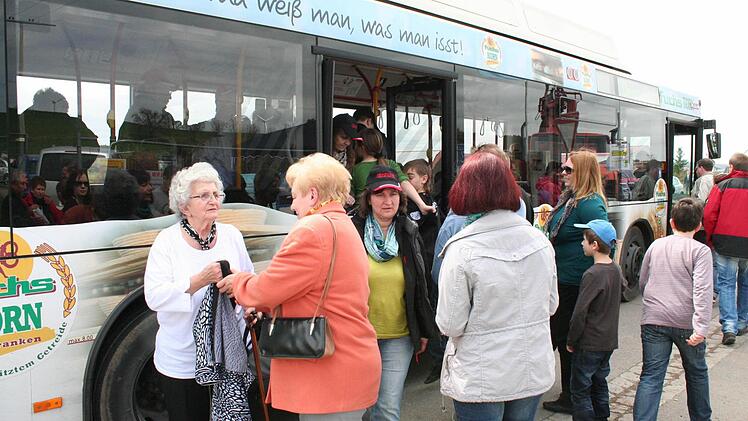 den Hauptzeiten kurz nach Mittag war der Shuttelbus immer voll besetzt.