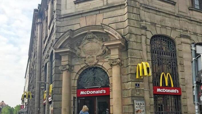 Im Erlanger McDonald's soll der Angeklagte die verbotene Wortkombination gerufen haben.  Foto: Michael Busch