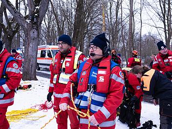 "Lebensgefahr": Wasserwacht Bamberg warnt vor der tr&uuml;gerischer Eisidylle