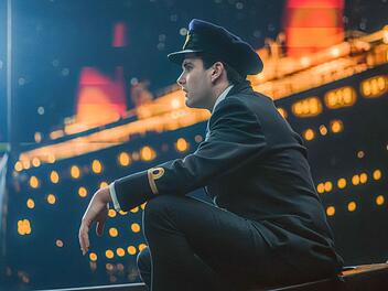 Offizier Harold Lowe (Oisin Thompson) ist einer der wenigen, die zur sinkenden "Titanic" zur&uuml;ckkehren, um &Uuml;berlebende aufzunehmen.