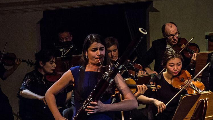 Impressionen vom Sinfoniekonzert im Landestheater Coburg unter der Leitung von GMD Roland Kluttig. Auf dem Programm standen Werke von Mendelssohn, Liszt und Rossini.Foto: Jochen Berger