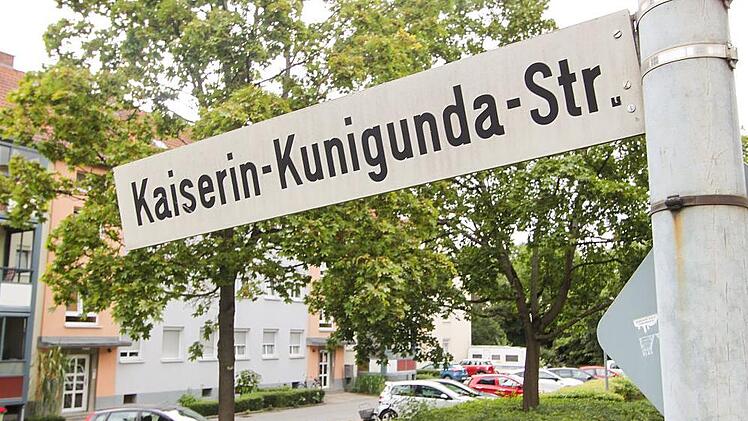 Eine seltener Anblick: Im Stadtnorden trägt eine Straße den Namen einer Frau - Kaiserin Kunigunda. Foto: Ronald Heck