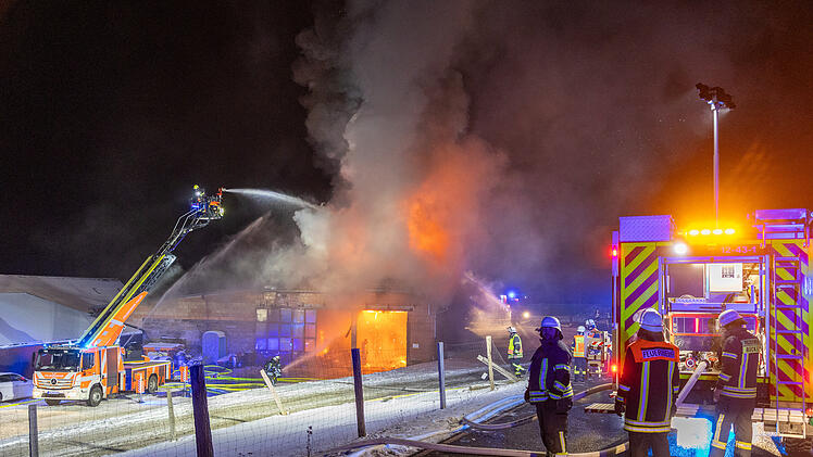 Feuerwehrmann stirbt bei Brand