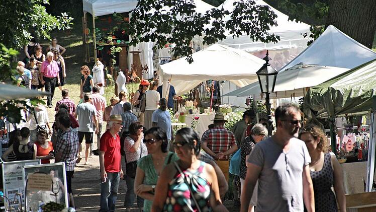 An den Ständen der Anbieter fanden die Besucher des Gartenmarktes in Schloss Gereuth viele3 dekorative Artikel.