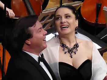 Sie fanden sich in den Duetten: Norma Fantini und Robert Dean Smith. Fotos: Ahnert