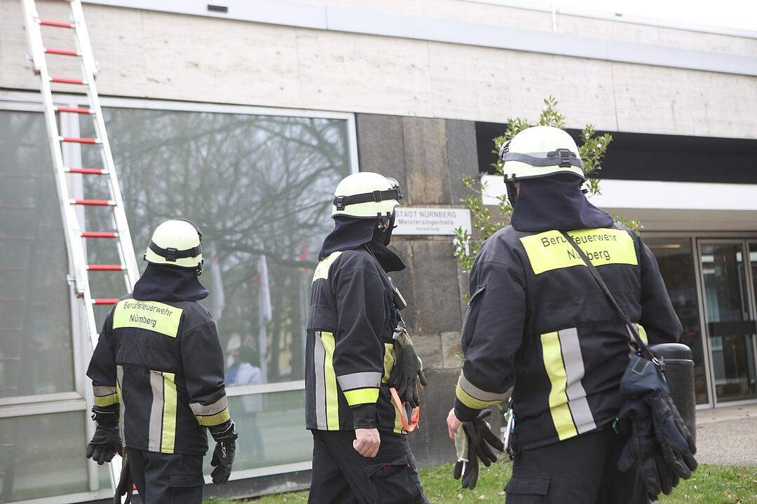 Nürnberg: Dachbrand in der Meistersingerhalle