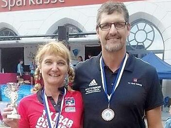 Christine Schrenker und Dieter Sch&ouml;pf vom TV 48 Coburg haben derzeit viel Grund zur Freude. Die beiden Extremsportler, die privat ein Paar sind, &uuml;berzeugen mit starken Leistungen &uuml;ber die Triathlon-Distanzen. Foto: privat
